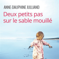 Deux petits pas sur le sable mouillé 